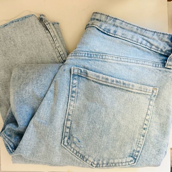 NEW OLD NAVY Light Acid Wash Blue High Rise Straight  Distressed Denim Jeans 8 - Picture 13 of 16